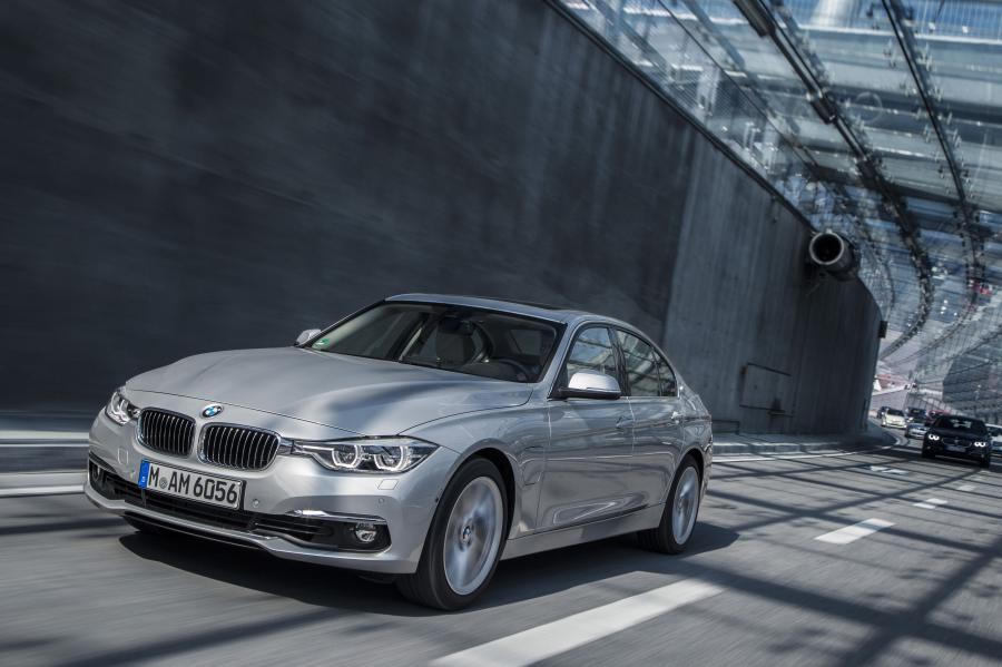  BMW 330e (F30) 2016 года  (WW) (фото 14 из 40)